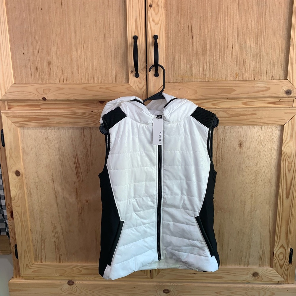 Lukka Lux NWT hidden hooded zip front puffer vest size M